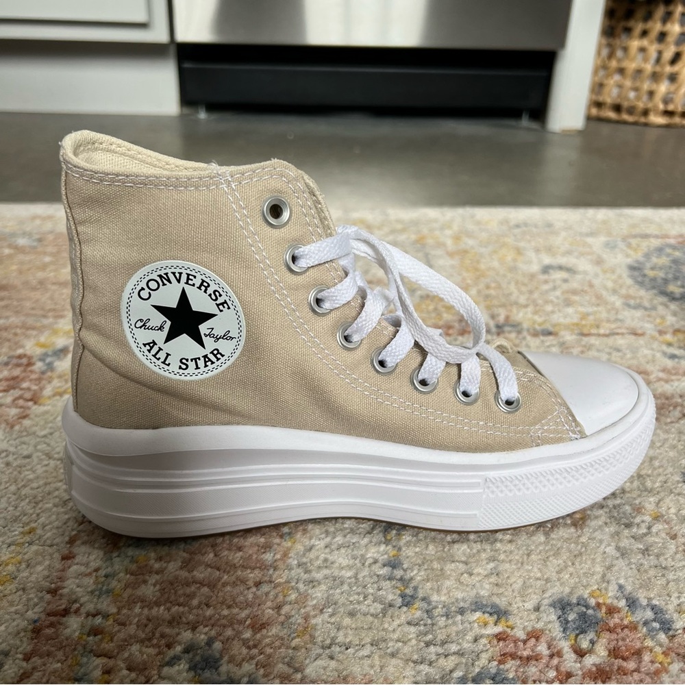 ⭐️CONVERSE ALL STAR PLATFORM - Picture 3 of 8